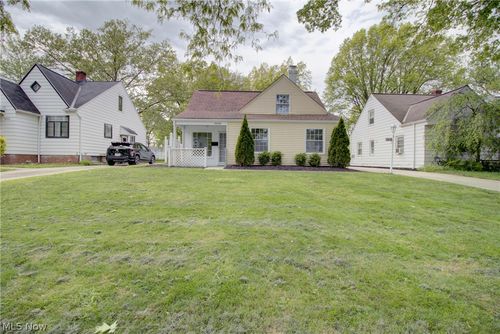 6836 Beresford Ave, Parma Heights, OH, 44130-3749 | Card Image
