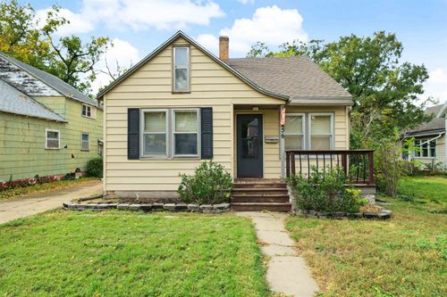 256 S 11th St, Salina, KS, 67401-3820 | Card Image
