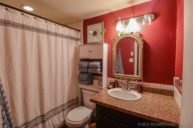 714 Maple St, House other with 2 bedrooms, 1 bathrooms and null parking in Sapulpa OK | Image 17