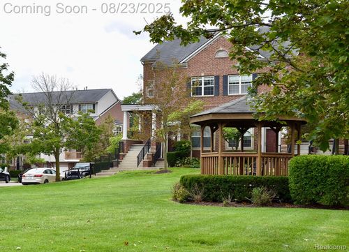 19-16976 Farmington Rd, Livonia, MI, 48154-2973 | Card Image