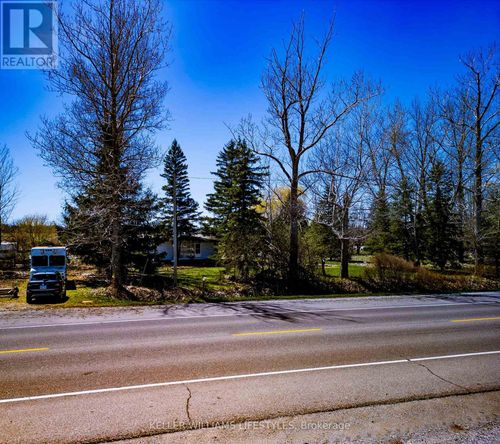 3319 London Line, Plympton-Wyoming (Plympton Wyoming), ON, N0N1T0 | Card Image