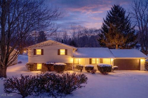 7007 Hidden Valley Dr, Amherst, OH, 44001-2513 | Card Image