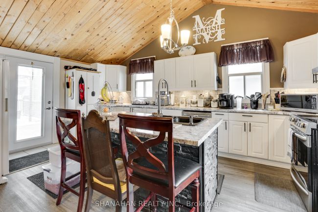 5338 Nauvoo Rd, House other with 3 bedrooms, 2 bathrooms and 3 parking in Warwick ON | Image 12