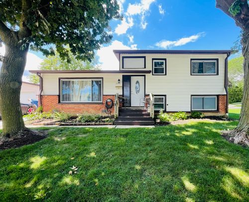 2001 Devonshire Rd, Waukegan, IL, 60087-2136 | Card Image