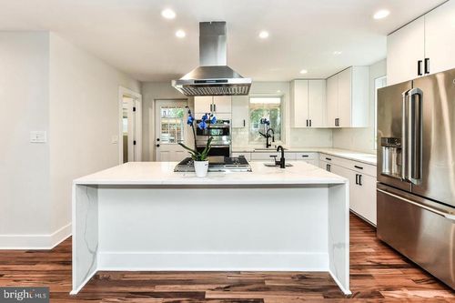 5311 Roosevelt St, BETHESDA, MD, 20814-1431 | Card Image