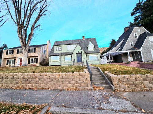 1425 Pacific Ter, Klamath Falls, OR, 97601-1834 | Card Image