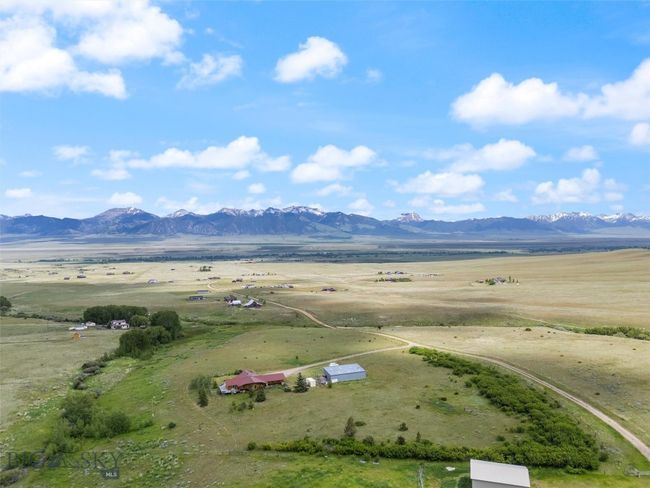 106 Two Bumps Loop E, House other with 3 bedrooms, 2 bathrooms and null parking in Ennis MT | Image 6