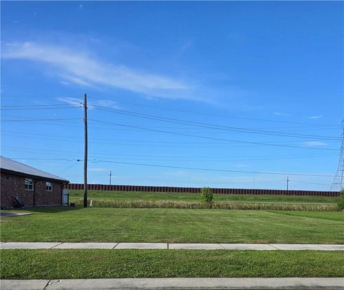 4032 Hamlet Dr, Chalmette, LA, 70043-1120 | Card Image