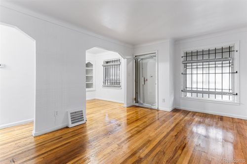 19132 Gilchrist St, Detroit, MI, 48235-2449 | Card Image