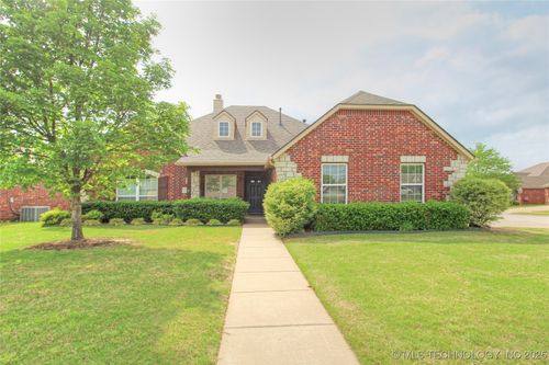 4520 S 204th East Ave, Broken Arrow, OK, 74014-8851 | Card Image