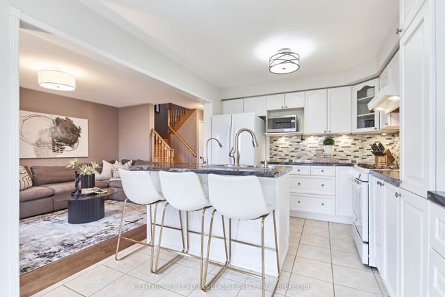 31 Aster Cres, House other with 3 bedrooms, 4 bathrooms and 2 parking in Whitby ON | Image 17