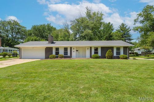 37 Hemlock Dr, Belleville, IL, 62221-4357 | Card Image