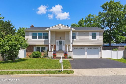 15 Bristlecone Dr, Howell, NJ, 07731-2820 | Card Image