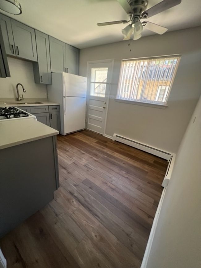 APT-2 - 593 Park Plz, Condo with 2 bedrooms, 1 bathrooms and 1 parking in GLEN ELLYN IL | Image 4