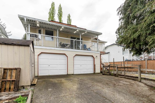 23385 124 Avenue, House other with 3 bedrooms, 2 bathrooms and 4 parking in Maple Ridge BC | Image 37