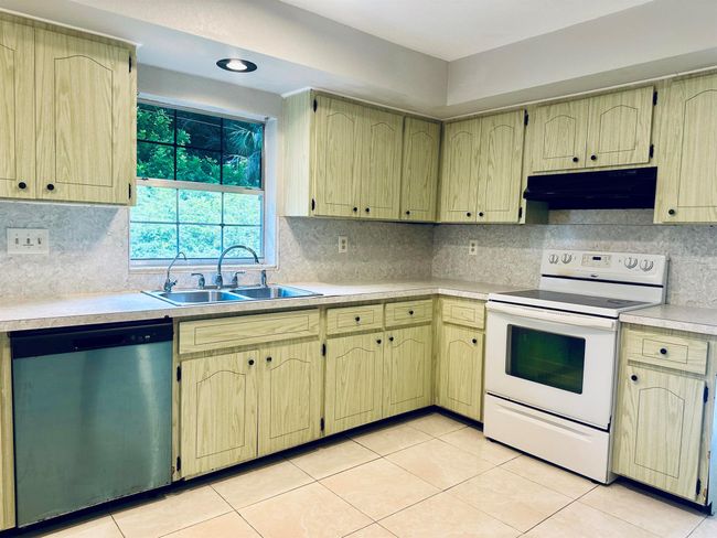 2118 Se Morningside Blvd, House other with 3 bedrooms, 2 bathrooms and null parking in Port St Lucie FL | Image 10