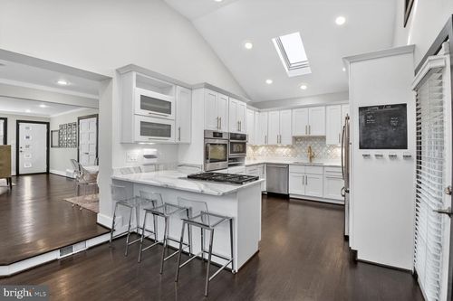 6101 Swansea St, BETHESDA, MD, 20817-3237 | Card Image