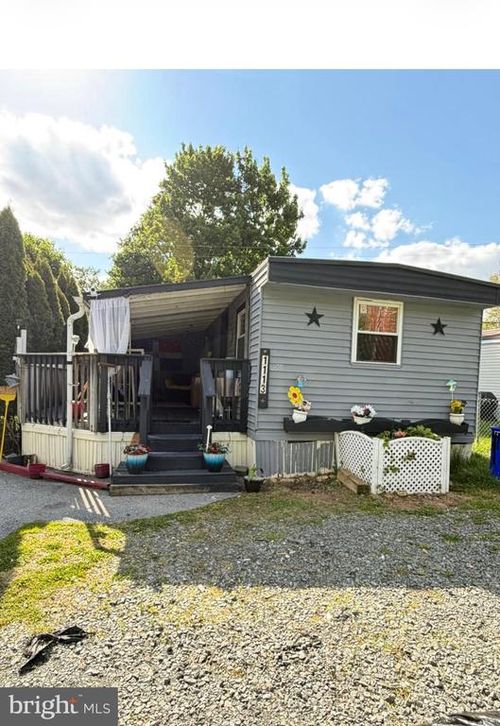 1113 Hollywood Dr, READING, PA, 19606-1318 | Card Image