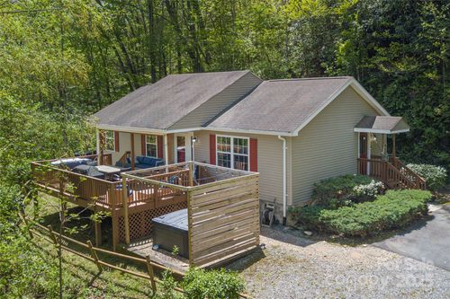 860 Creekside Dr, Maggie Valley, NC, 28751-7715 | Card Image