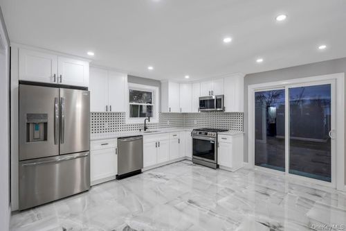 27 Ash St, Central Islip, NY, 11722-3853 | Card Image