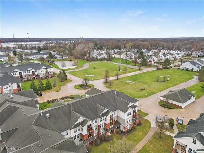 APT-339 - 23003 Chandlers Ln, Condo with 3 bedrooms, 2 bathrooms and null parking in Olmsted Falls OH | Image 8