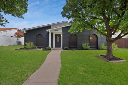 1806 Natchez Ct, Grand Prairie, TX, 75052-2225 | Card Image