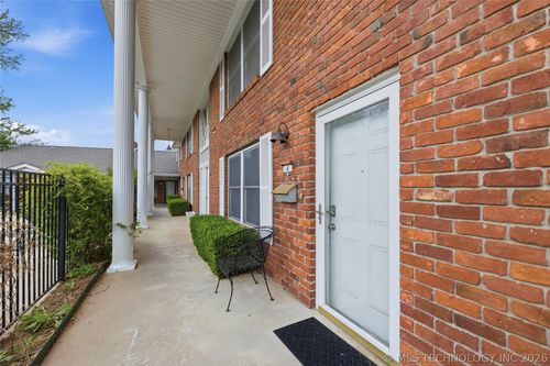 apt-4-111 41st St, Tulsa, OK, 74105-3800 | Card Image