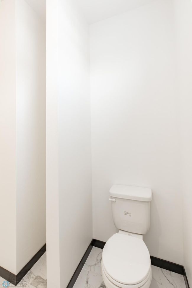 Bathroom 2 - Full | Image 50