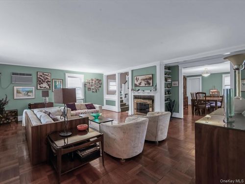 367 Grosvenor St, Little Neck, NY, 11363-1010 | Card Image