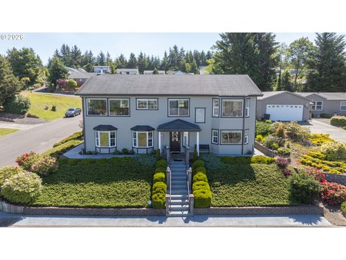 805 Lisa Pl, Coos Bay, OR, 97420-6800 | Card Image