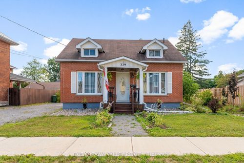329 3rd Ave, Pembroke, ON, K8A5G5 | Card Image