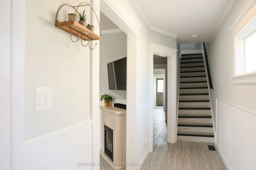 5283 Buchanan Ave, Niagara Falls, ON, L2E5A7 | Card Image