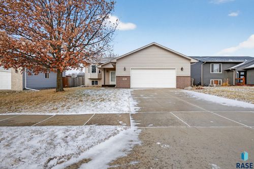 5301 S Mandy Ave Avenue, Sioux Falls, SD, 57106 | Card Image