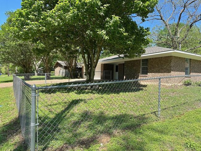 802 E Terrell Ave, House other with 3 bedrooms, 2 bathrooms and null parking in Crockett TX | Image 31