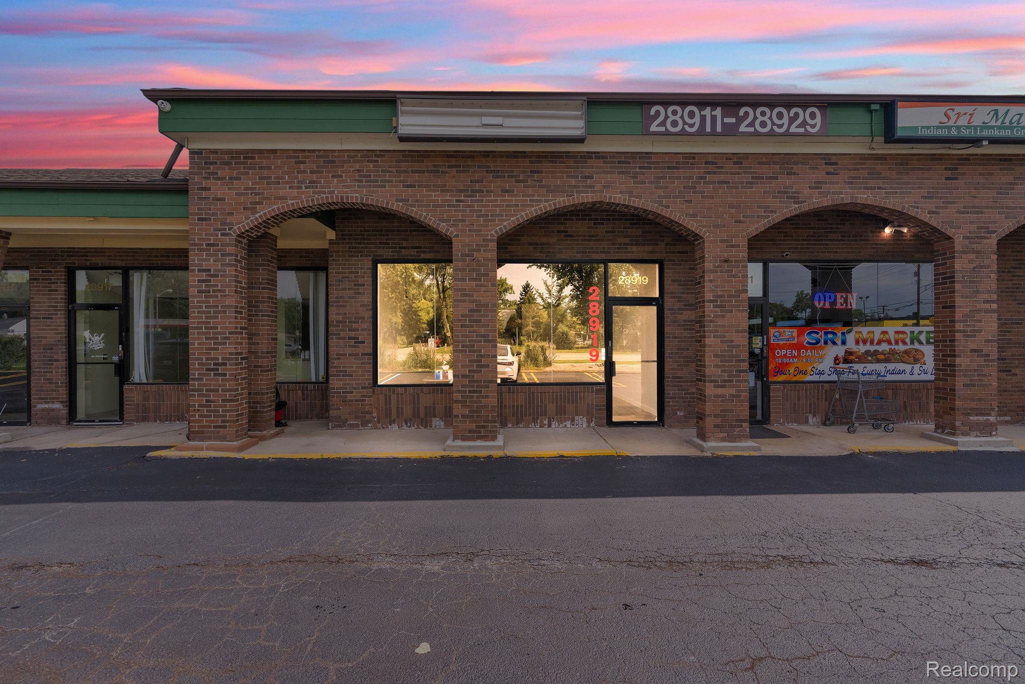 Commercial Lease in Livonia