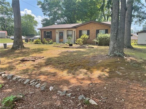 2 Pyracantha Ct, Greensboro, NC, 27405-3214 | Card Image