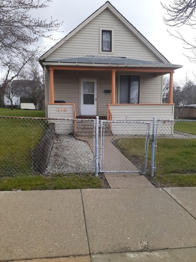 318 10th Street, House other with 2 bedrooms, 2 bathrooms and null parking in Waukegan IL | Image 1