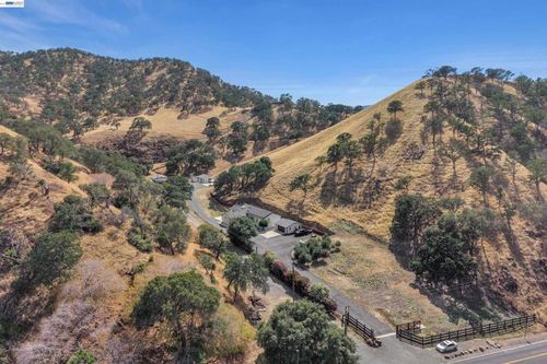 16800 Marsh Creek Rd, Clayton, CA, 94517-9745 | Card Image