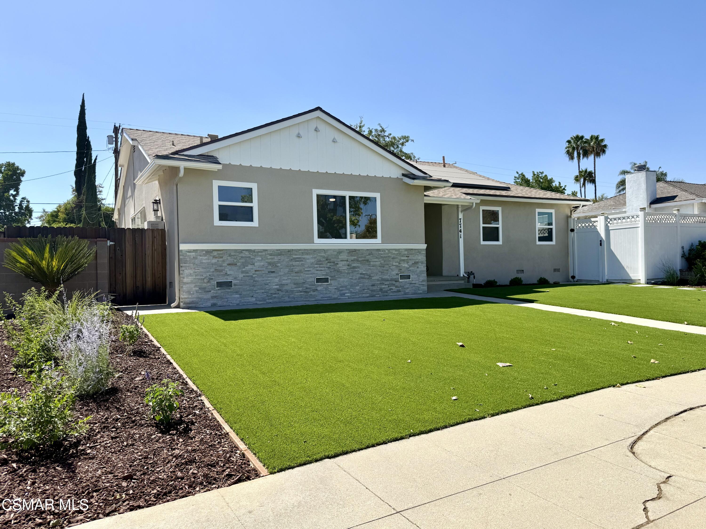Residential Lease in Canoga Park 3