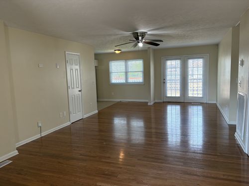 135 Iris Dr, Hendersonville, TN, 37075-3123 | Card Image