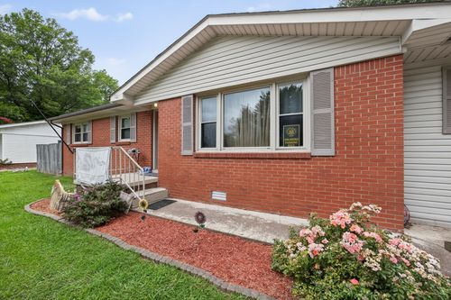 521 Thomas Ave, Hohenwald, TN, 38462-1030 | Card Image