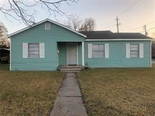 902 Thomas Ave, Pasadena, TX, 77506-5326 | Card Image