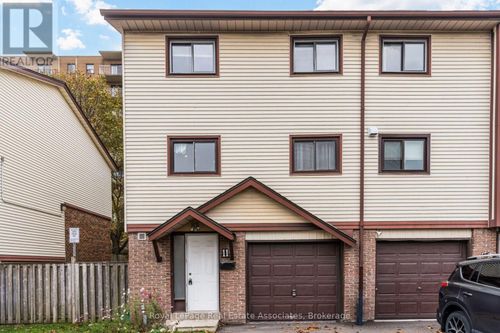 11-11 Mccallum Court, Brampton (Queen Street Corridor), ON, L6W3M4 | Card Image