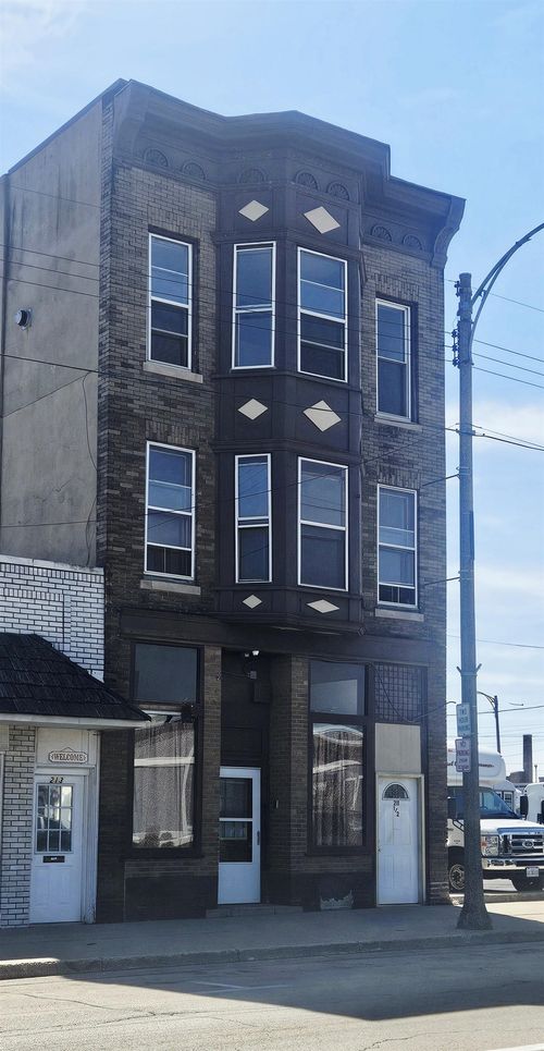 211 E Stephenson, Freeport, IL, 61032 | Card Image