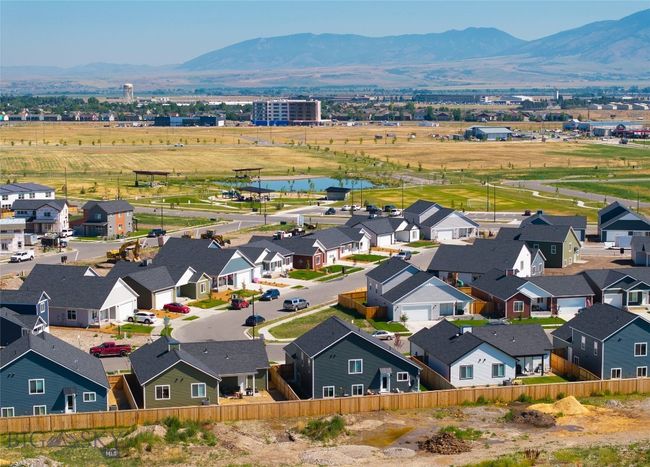 Terrific location! Thrice Loop 1 block from the park. | Image 5