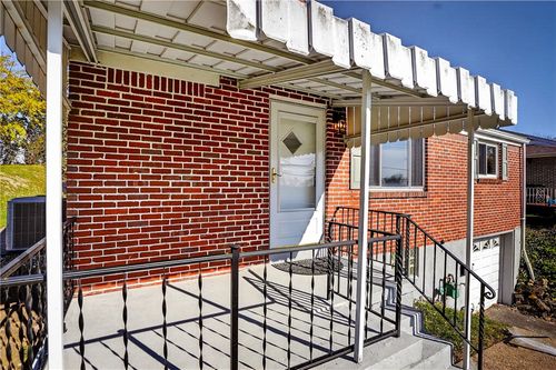 813 Alberta Dr, West Mifflin, PA, 15122-3203 | Card Image