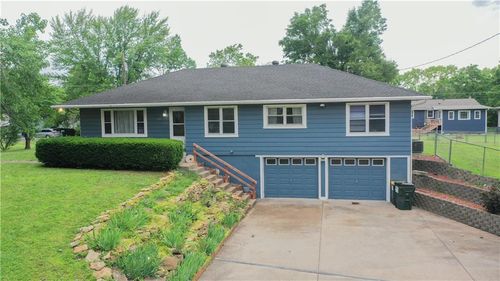 501 N Franklin St, Spring Hill, KS, 66083-9117 | Card Image