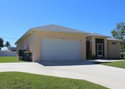 18091 Petoskey Circle, House other with 3 bedrooms, 2 bathrooms and null parking in Port Charlotte FL | Image 2