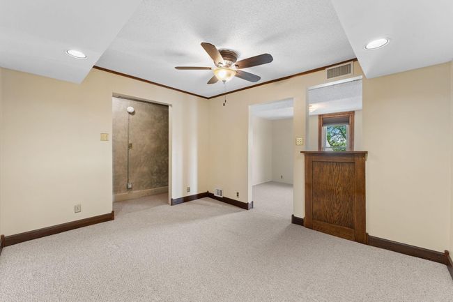 Upper level room | Image 18