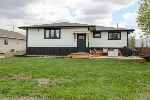 212 1 Ave S, Champion, AB, T0L0R0 | Card Image